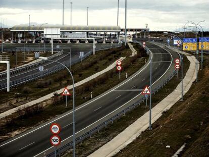 Autopista de peaje M12, que une Madrid con el aeropuerto de Barajas