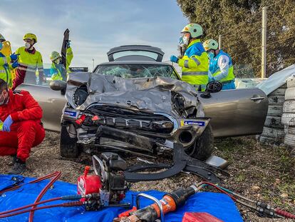 Estado en el que quedó el turismo tras el accidente en el circuito del Jarama, en Madrid.