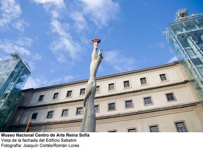 Fachada del Museo Nacional Centro de Arte Reina Sofía, que expone la muestra ''La práctica del arte' de Antoni Tàpies.