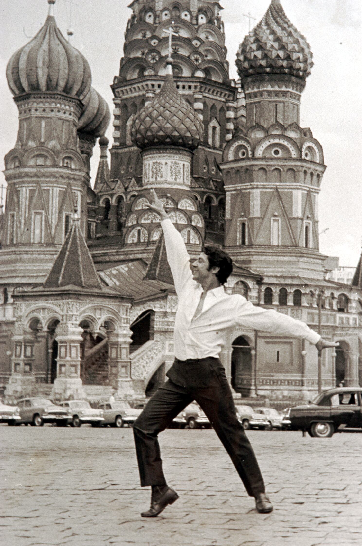 Antonio 'El Bailarín' frente a la Catedral de San Basilio (Moscú).