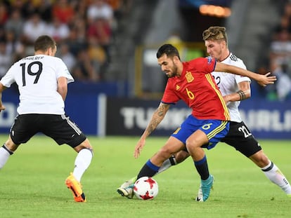 Dani Ceballos durante el partido ante Alemania.