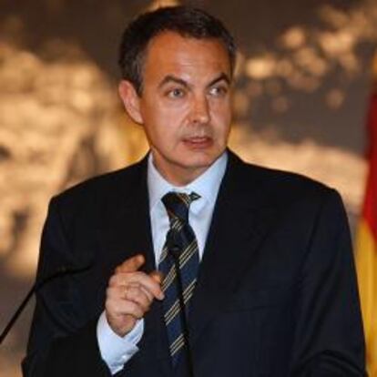 Zapatero sugiere una mejora de las prestaciones por desempleo