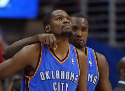 Ibaka y Durant, durante el partido en Los Ángeles.