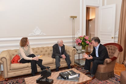 Juan Manuel Santos en una reunión con Jimmy Carter.