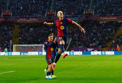 Dani Olmo celebra su segundo gol ante el Espanyol este domingo.