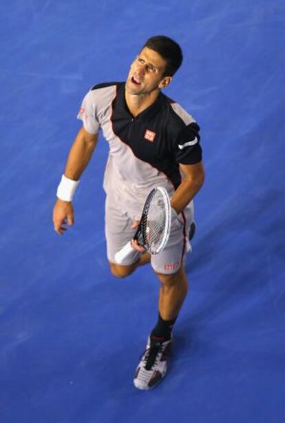 Djokovic lamenta un error durante el partido ante Wawrinka