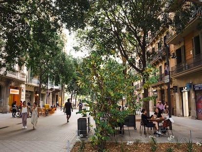 El carrer Consell de Cent a l'alçada del carrer Casanova.