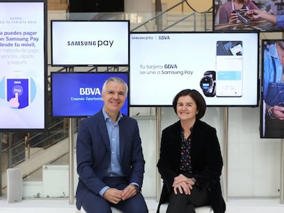 Celestino García, vicepresidente corporativo de Samsung España, y Sofía Rodríguez-Sahagún, directora de Transformación de BBVA.