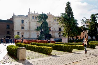 Fachada del Colegio Mayor de San Ildefonso, en Alcalá de Henares