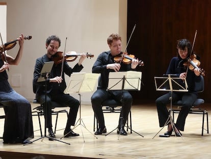 Desde la izquierda, los violinistas Corina Belcea, Gabriel Le Magadure, Jonathan Schwarz y Suyeon Kang, de los cuartetos Belcea y Ébène, durante el ‘Octeto’ de Mendelssohn, el 23 de mayo en Madrid.