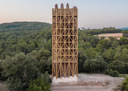 La intervención de Carles Enrich Studio en la torre de defensa del siglo XIII de Puig-reig que opta al Mies van del Rohe.