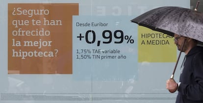 Anuncio de hipotecas en una entidad bancaria de Sevilla.