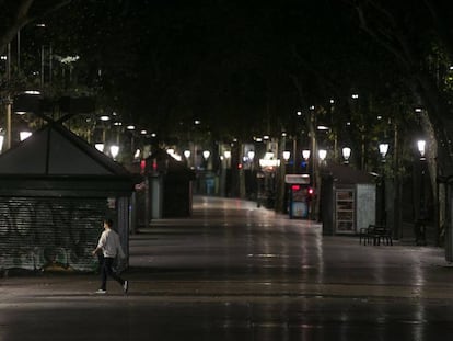 Barcelona‘s popular La Rambla street at 11pm, an hour after the curfew began.