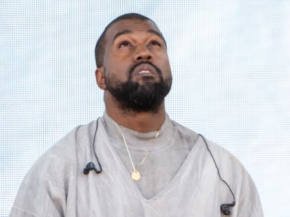 Kanye West durante uno de los oficios religiosos que también realiza en Miami.