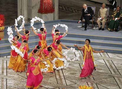 La ceremonia en Oslo ha estado amenizada con varios bailes típicos de Bangladesh y música clásica.