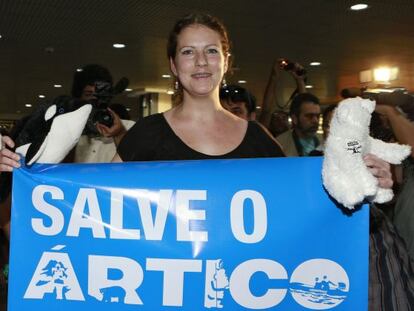 Ana Paula Maciel na chegada ao Brasil. / REUTERS /Edison Vara