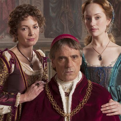 Jeremy Irons, en el centro, en su papel de Rodrigo Borgia.