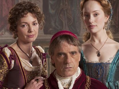 Jeremy Irons, en el centro, en su papel de Rodrigo Borgia.