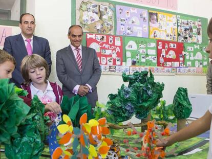 El consejero Rafael Van Grieken visita el colegio p&uacute;blico Santo Domingo. 