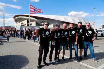 En las afueras del estadio Metropolitano de Madrid antes de la actuación de los Rolling se respiraba euforia, y muchas ganas de disfrutar de un gran concierto en directo después de dos años de pandemia.