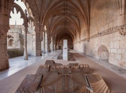 Exposición 'Metamorphosis', en el claustro de los Jerónimos (Lisboa).