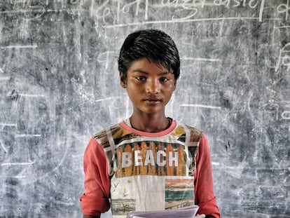 Roja, en su clase de la escuela pública Bhulli en Kora Harbans.