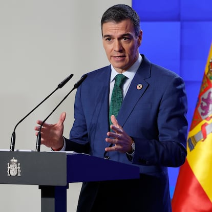 MADRID, 23/12/2024.- El presidente del Gobierno, Pedro Sánchez, ofrece una rueda de prensa tras reunión del último Consejo Ministros del año en el palacio de la Moncloa en Madrid este lunes. EFE/ Chema Moya
