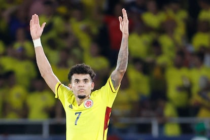 Luis Díaz celebra su segundo gol en el partido de eliminatorias entre Colombia y Brasil, en Barranquilla.