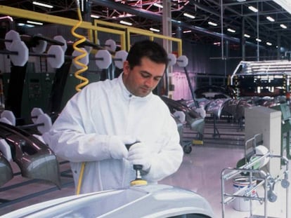 Un trabajador en una fábrica.