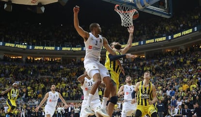 Datome y Randolph, en el Fenerbahçe-Madrid de la pasada semana.