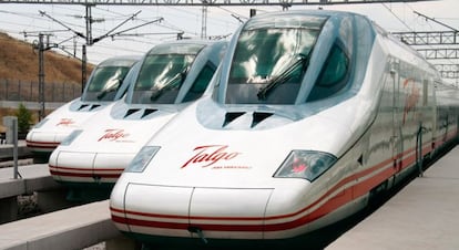 Tres unidades de alta velocidad Talgo 350.