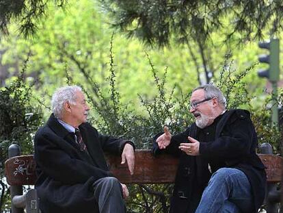 Eduardo Mendoza (a la izquierda) y Fernando Savater, fotografiados el pasado lunes en Madrid.