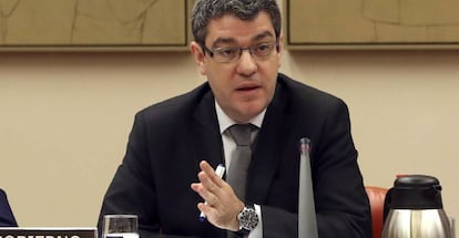 El ministro de Energ&iacute;a, Turismo y Agenda Digital, &Aacute;lvaro Nadal, en la Comisi&oacute;n de Industria del Congreso. EFE.