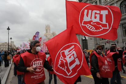 Banderas de UGT en una manifestación en Madrid, el pasado martes.