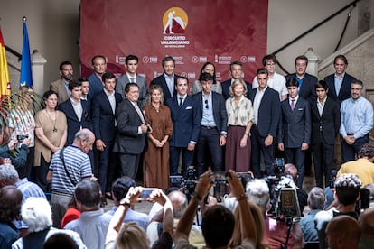 Fotos de 'familia' de los participantes en el acto.