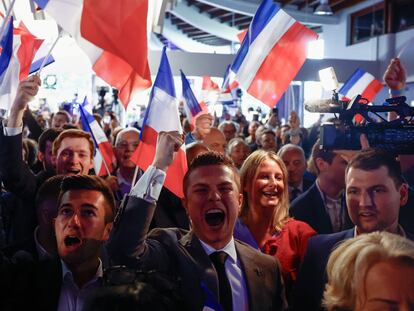 Simpatizantes de Reagrupamiento Nacional, el partido ultraderechista de Marine Le Pen, celebraban el domingo su victoria en las elecciones europeas en Francia.