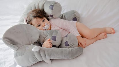 Ideal para bebés de entre tres meses y tres años, esta almohada antirreflujo es, además, tierna y de gran calidad.