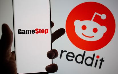 Logos de GameStop y Reddit.