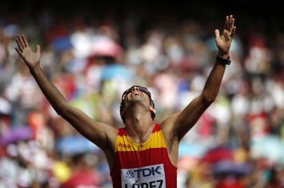 Miguel Ángel López celebra su oro en 20 kilómetros marcha