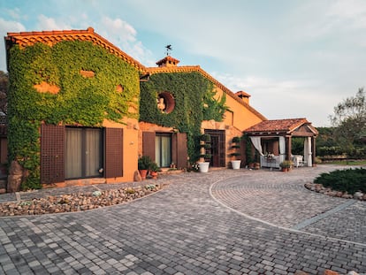 Las tres casas de la semana: de un antiguo secadero de tabaco en Jarandilla de la Vera por 3 millones a una villa de lujo en Calpe 