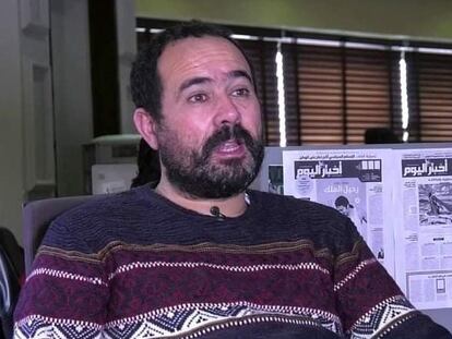 El periodista Suleimán Raisuni, en una imagen de 2019 en la redacción de 'Ajbar al Yaum' en Casablanca.
