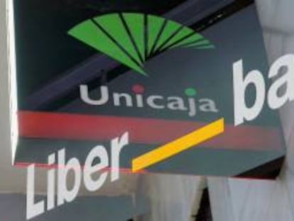 Doble exposición de los logotipos de Unicaja y Liberbank. 