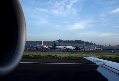 Un avión de Mexicana en el Aeropuerto Benito Juárez