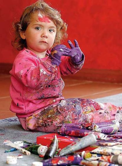 Aelita Andre, la niña de dos años que pinta cuadros