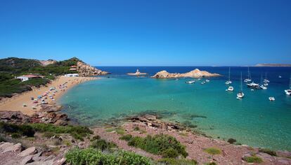 Vista de cala Pregonda, en la localidad menorquina de Es Mercadal.