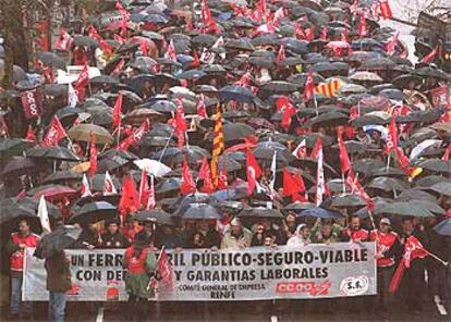Manifestación de empleados de Renfe, ayer, en el centro de Madrid.