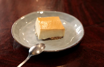 Tarta fría de queso azul con base de galletas y mantequilla de El Ingrediente.