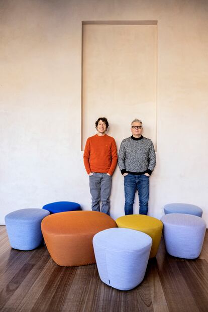 Molinero (izquierda) y Mir, en el Centre del Carme de Valencia. Las butacas son parte del mobiliario.
