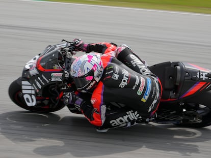 Aleix Espargaro durante un entrenamiento en el Gran Premio de Malasia este sábado.