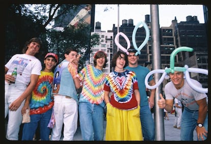 Los admiradores de Grateful Dead llevan cinco décadas agotando las reservas internacionales de ropa ‘tie-dye’.